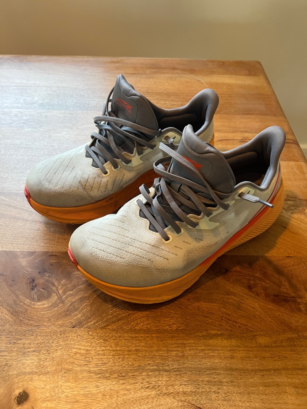 Altra Experience Flow 10
